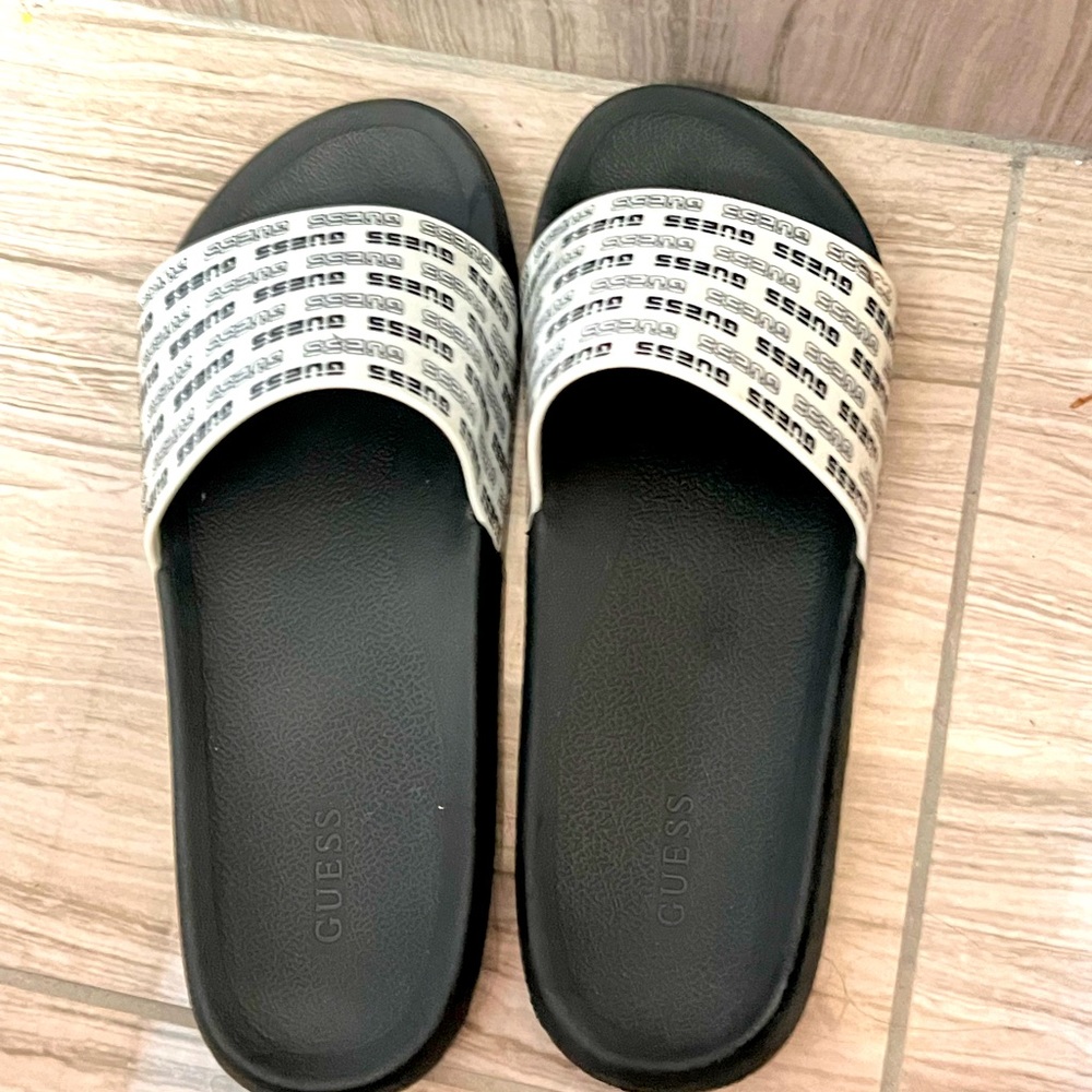 Guess slippers